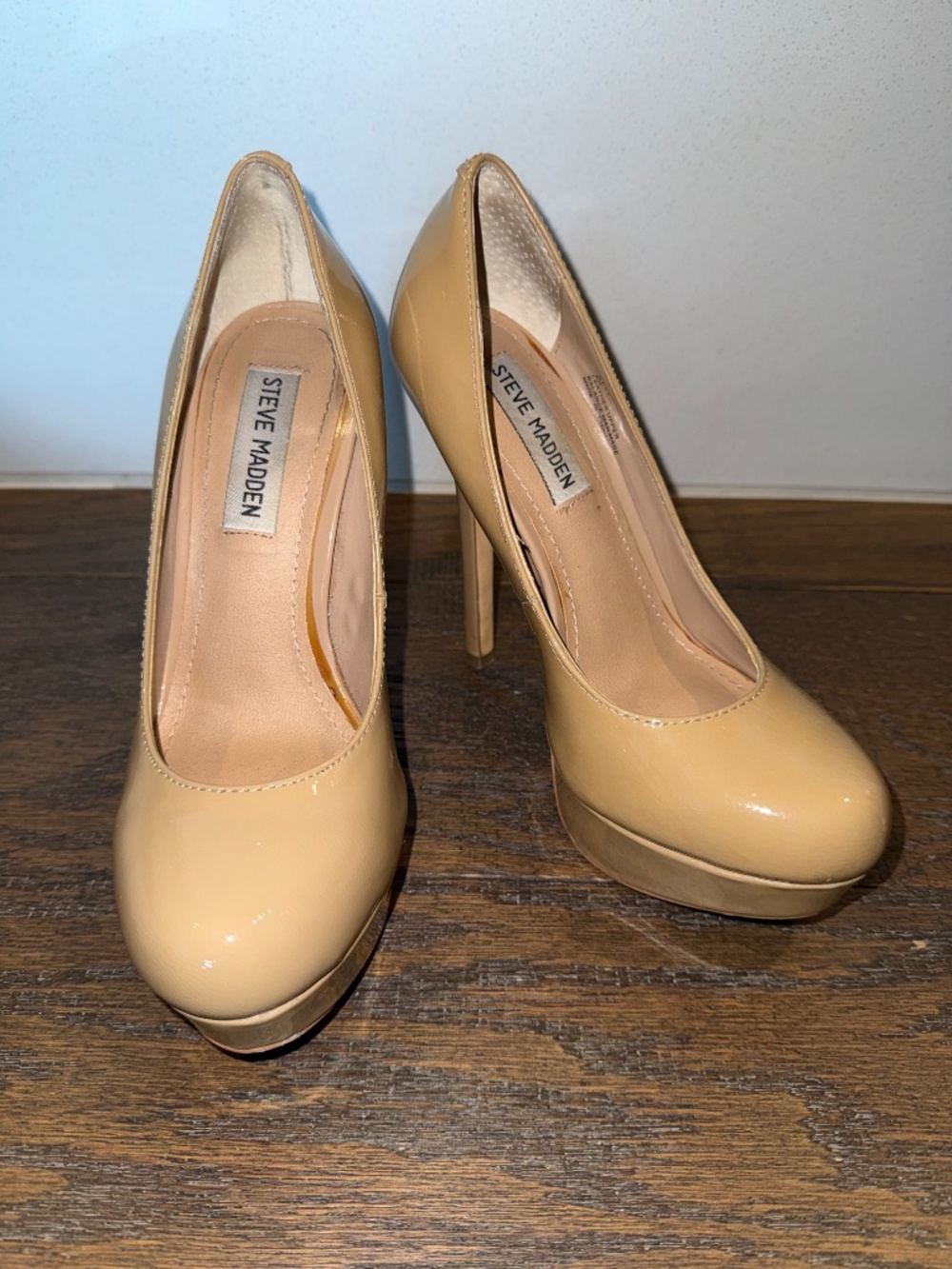 Steve Madden BEVV Blush Patent Platform Pumps Nude Heels Size 6 + Box